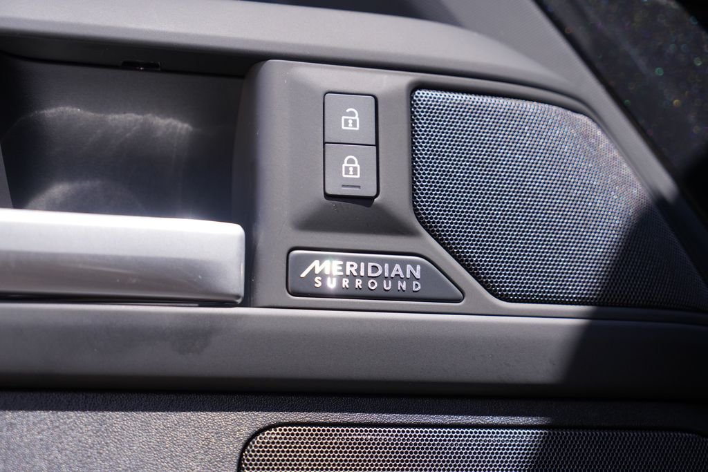 Used 2026 Black Land Rover X-Dynamic SE image 20