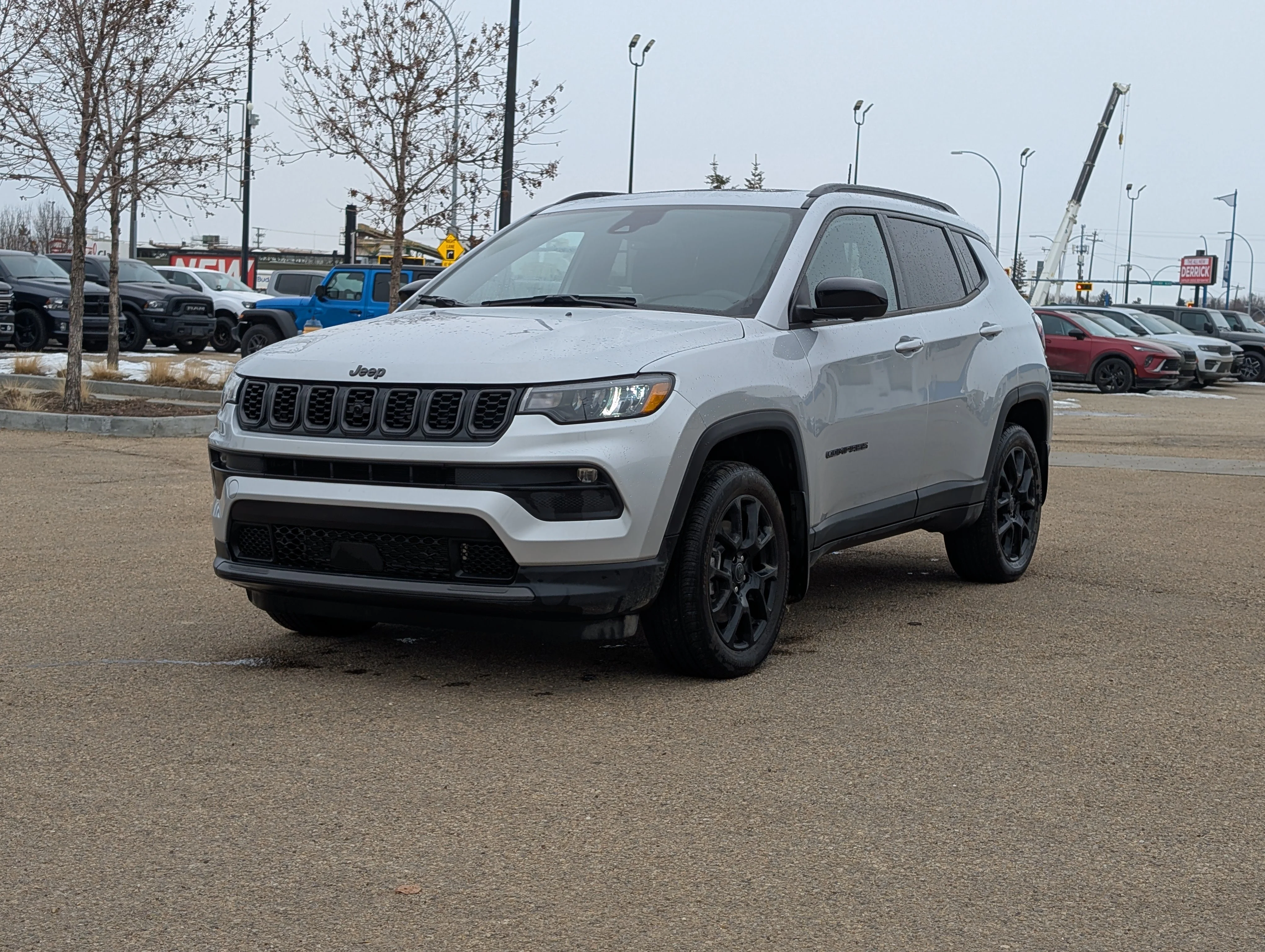 New 2025 Silver Zynith Metallic Jeep Altitude image 2