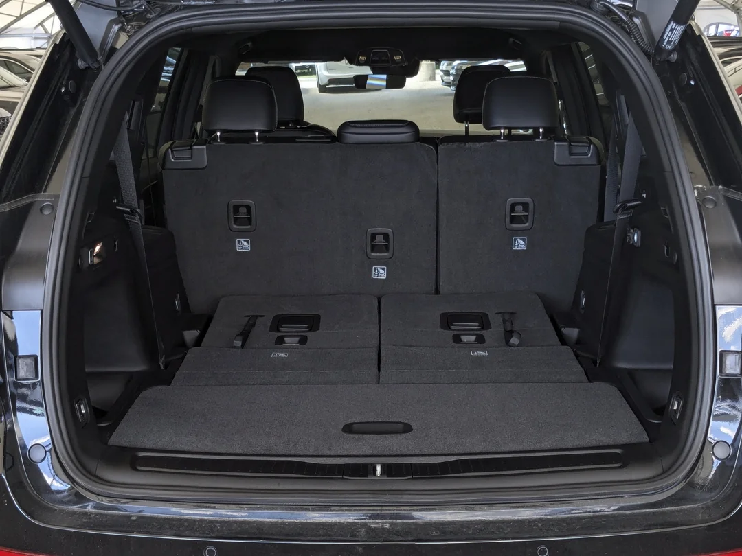 New 2026 Black Jeep Altitude - - Altitude Pkg - 10.25 Gauge Cluster - Adaptive Cruise - Heated Seats & More! image 29
