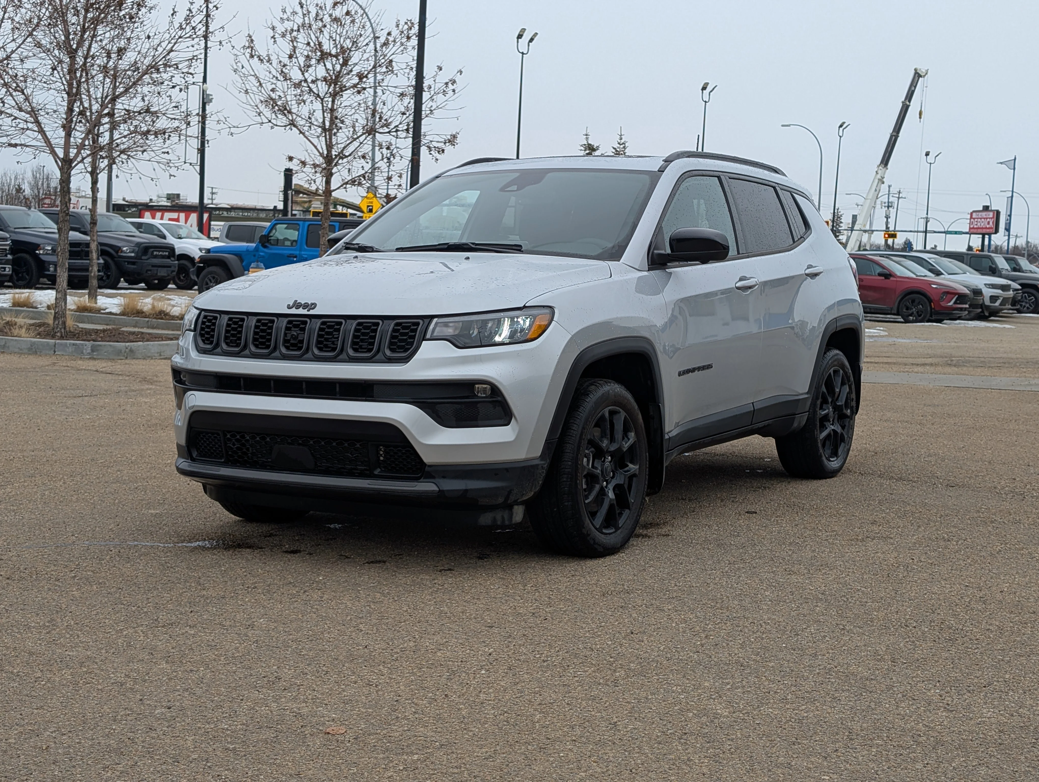 New 2025 Silver Zynith Metallic Jeep Altitude image 2
