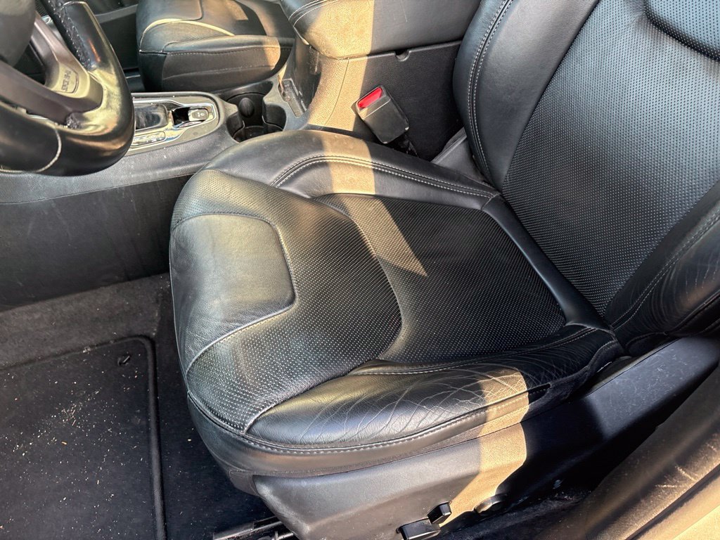 Used 2019 Billet Silver Metallic Clearcoat Jeep Limited image 13