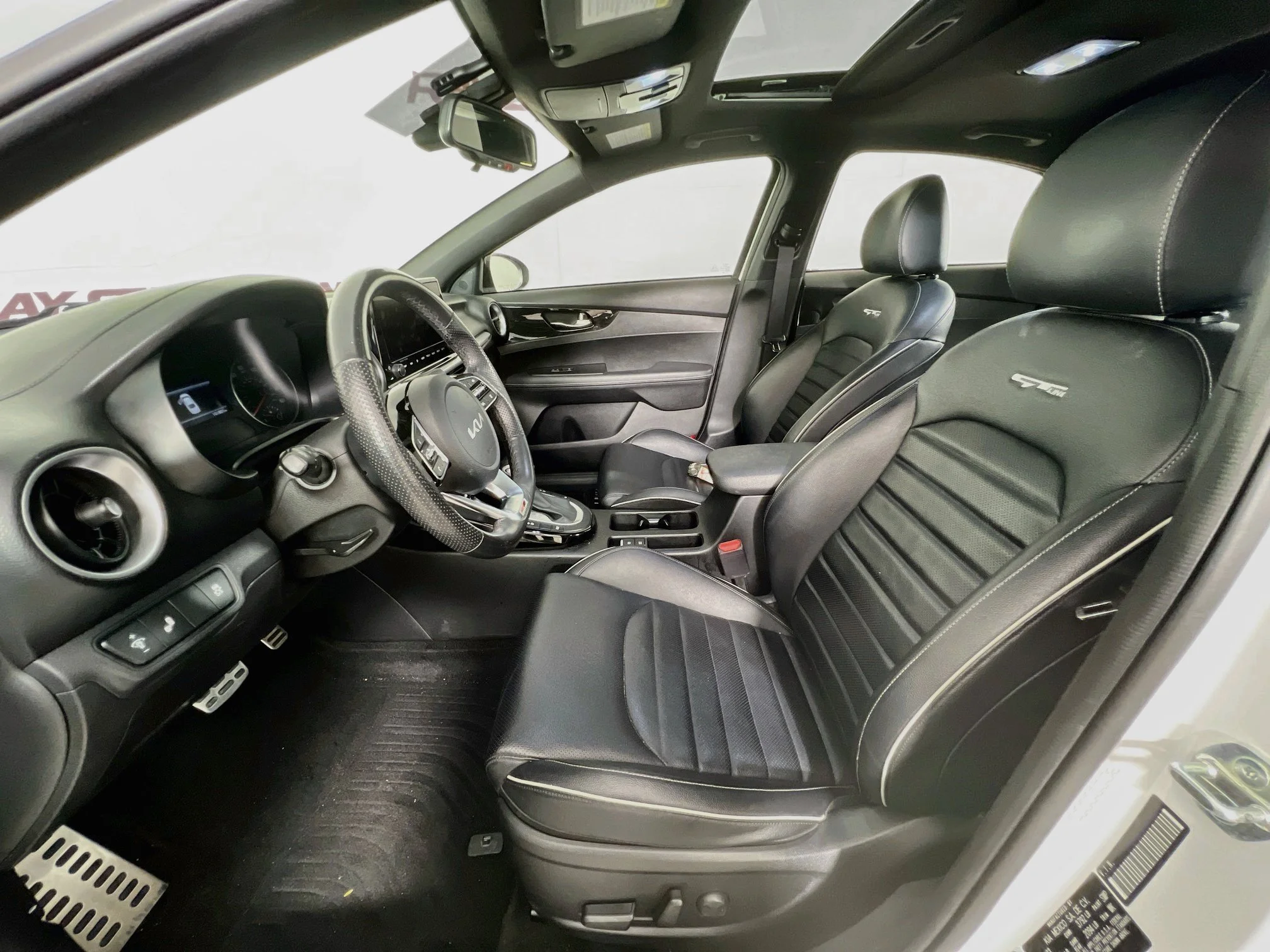 Used 2023 Snow White Pearl Kia GT-LINE image 9