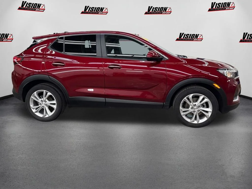 Used 2022 Red Buick Preferred image 4