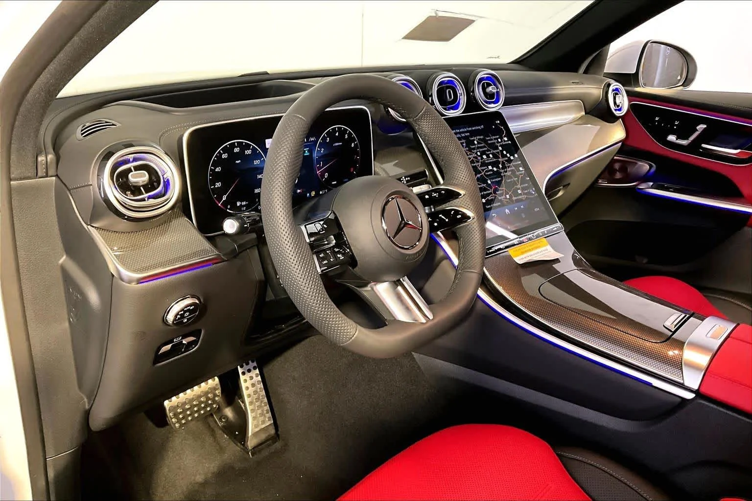 New 2026 MANUFAKTUR Moonlight White Metallic Mercedes-Benz GLC 300 image 9