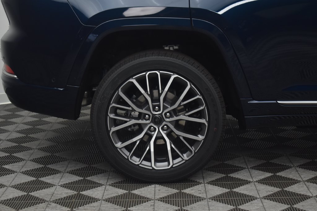 New 2027 Fathom Blue Pearl-Coat Paint Jeep Summit image 8