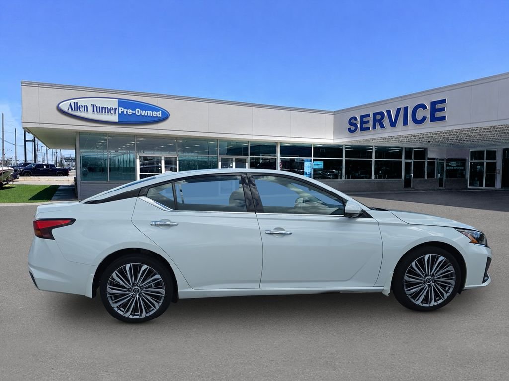 Used 2024 Pearl White Tricoat Nissan 2.5 SL image 9