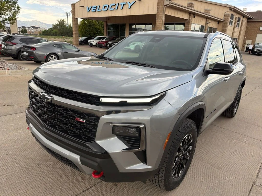 Used 2025 Gray Chevrolet Z71 image 6
