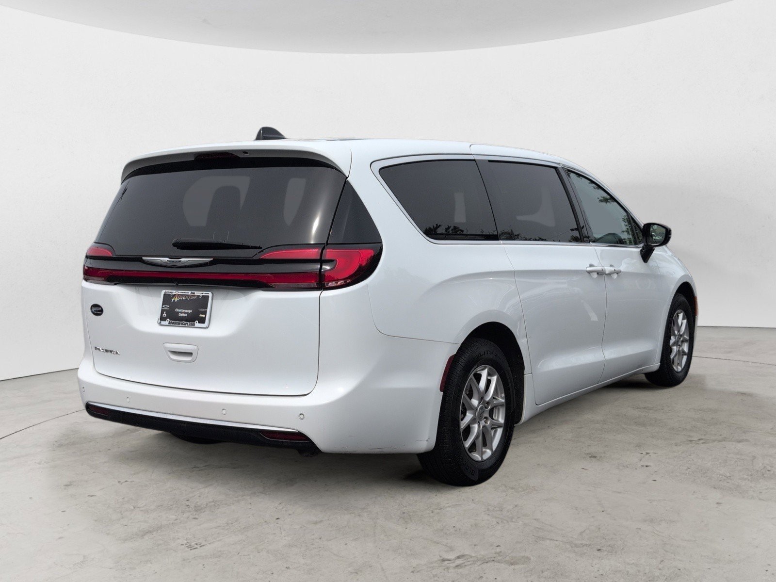 Used 2024 Bright White Clearcoat Chrysler Touring L image 3