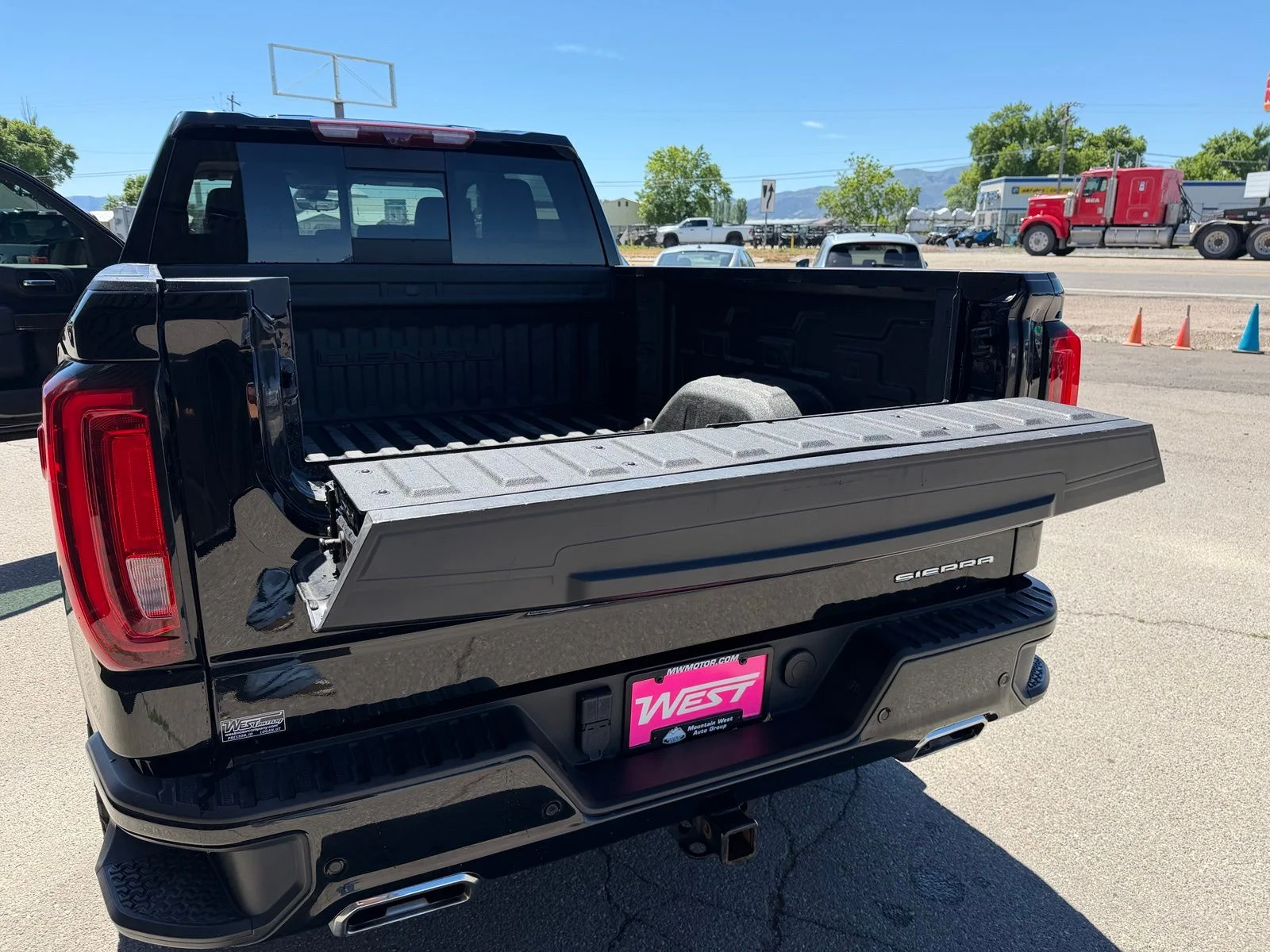 Used 2021 Black GMC Denali image 14
