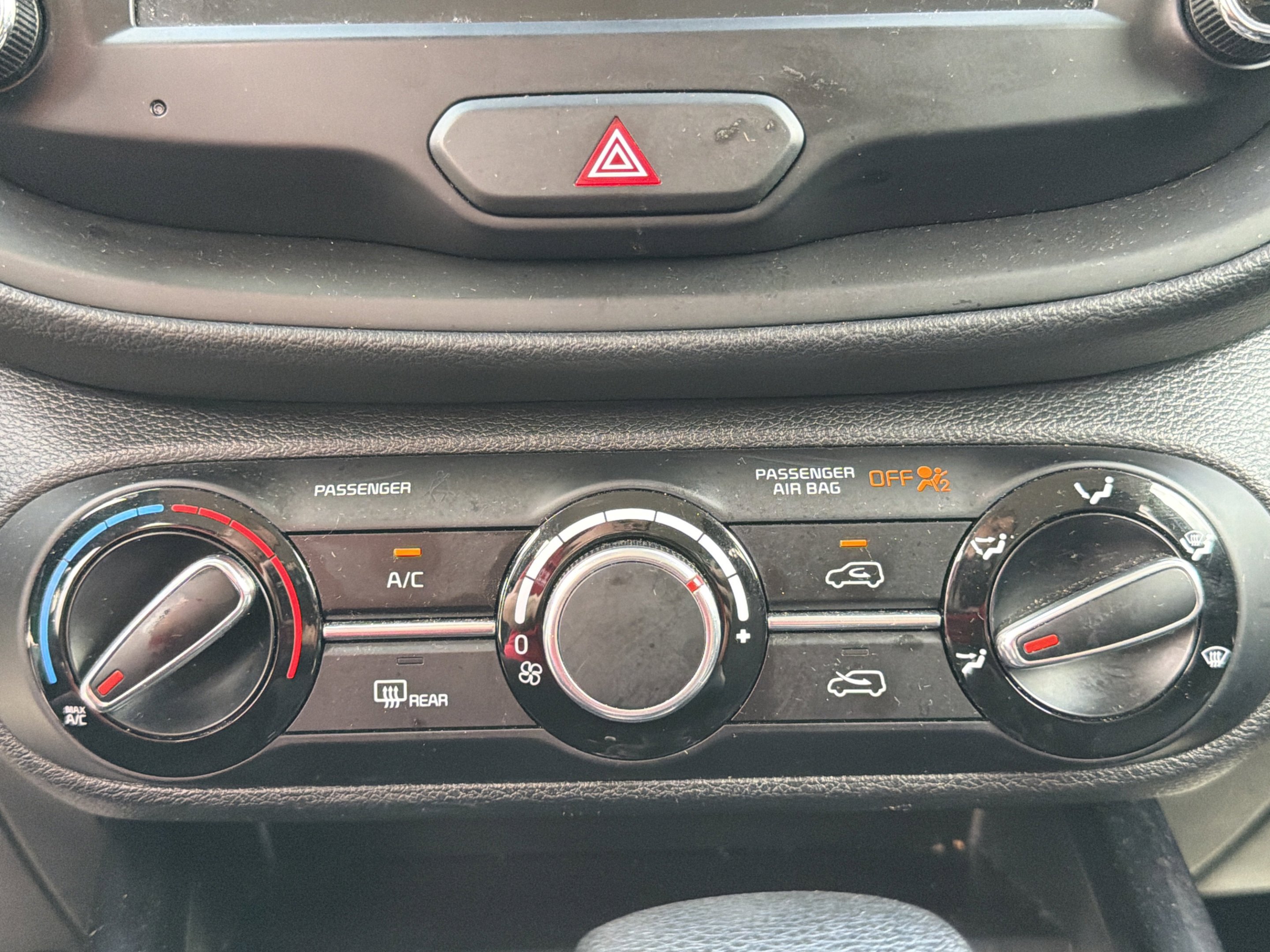 Used 2024 Snow White Pearl Kia LX image 14