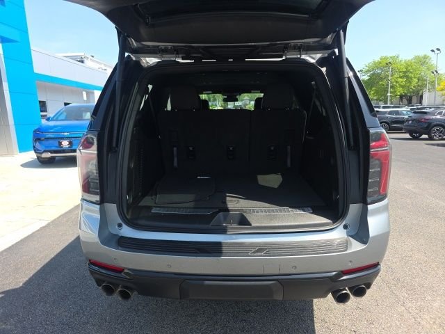 Used 2025 Gray Chevrolet Z71 image 32