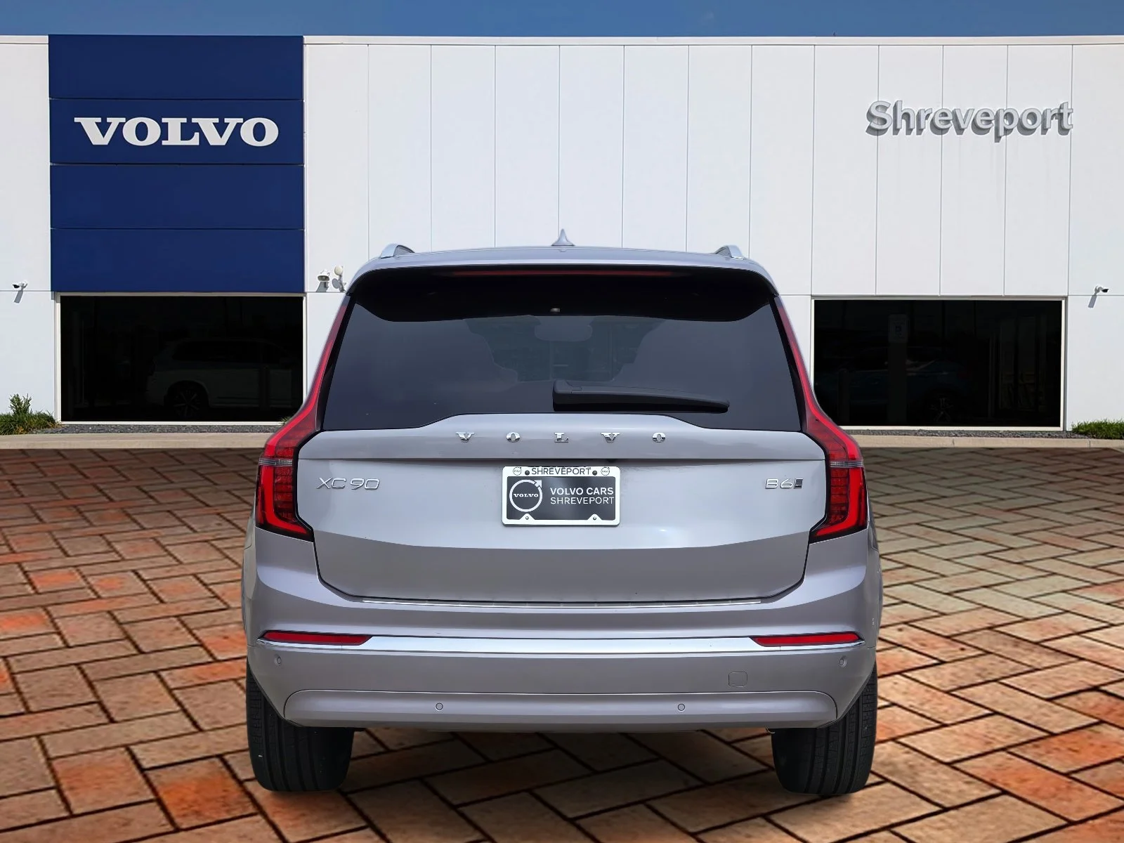 Used 2026 Aurora Silver Volvo Ultra image 5