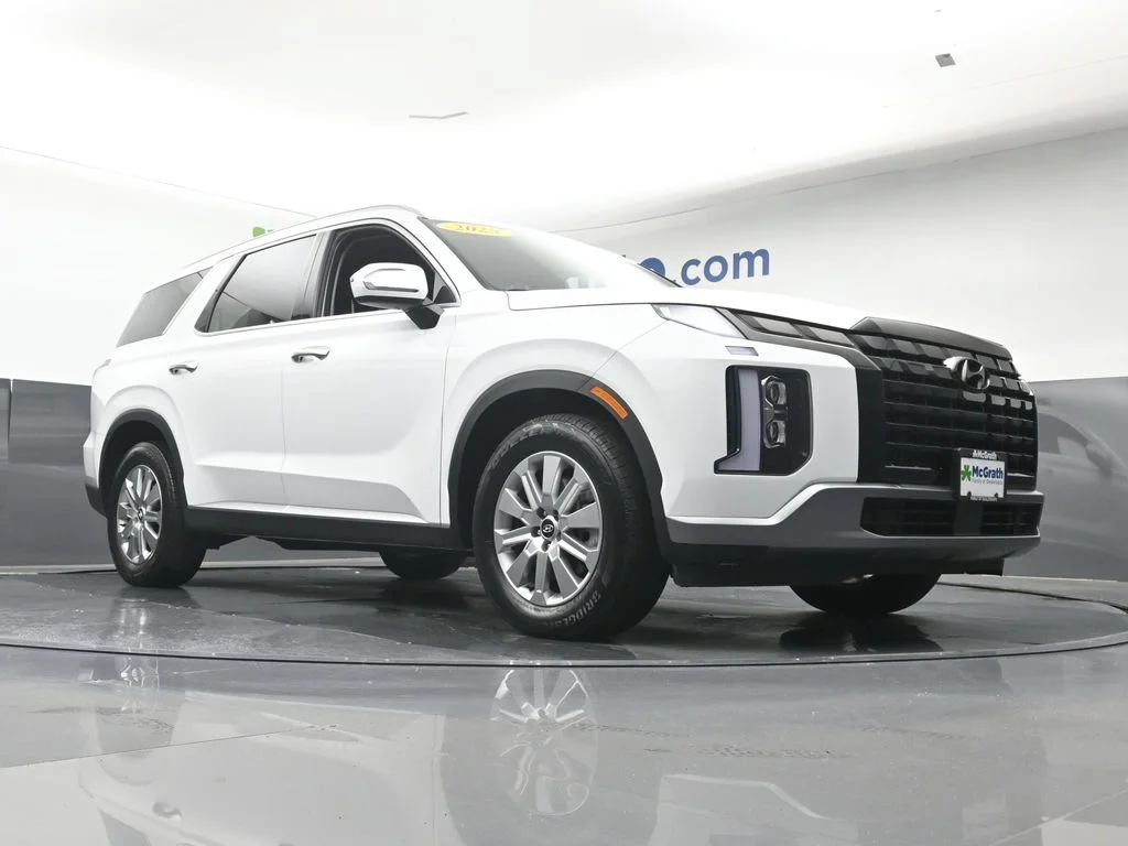 Used 2025 White Hyundai SEL image 26