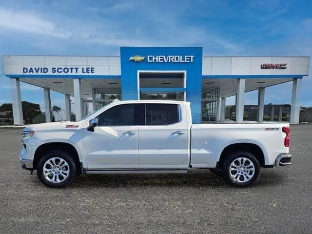 Used 2023 Iridescent Pearl Tricoat Chevrolet LTZ image 14