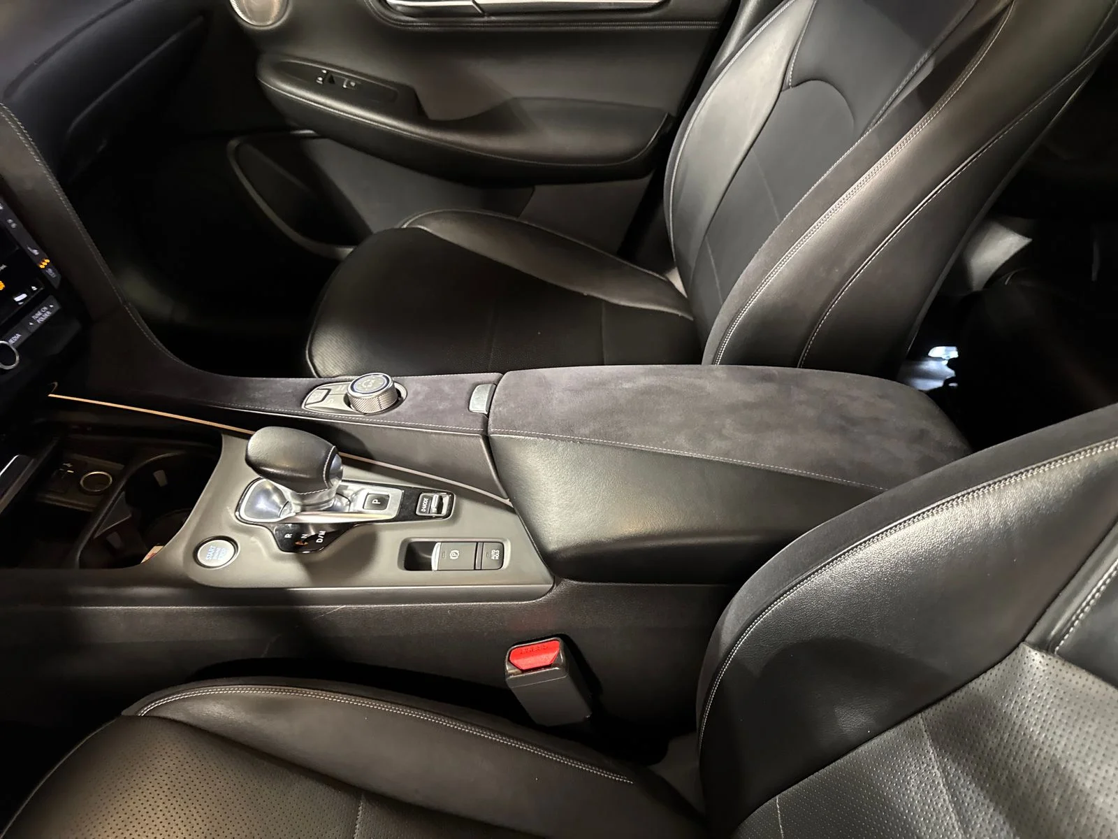 Used 2019  INFINITI ESSENTIAL image 21
