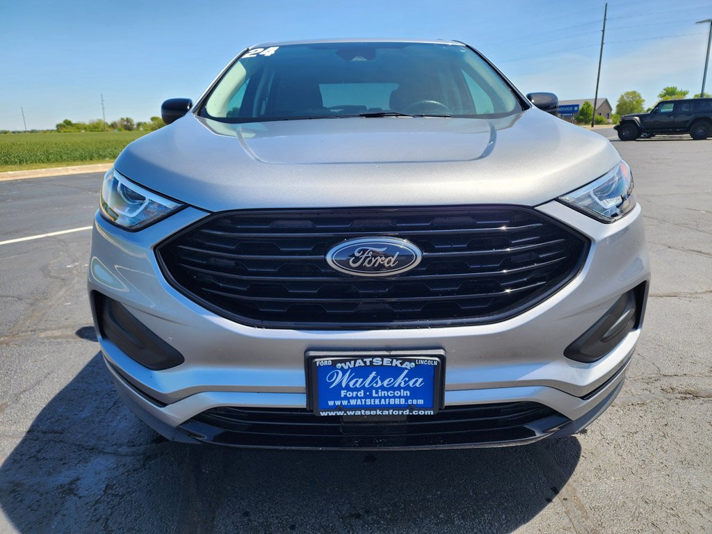 Used 2024 Iconic Silver Metallic Ford SE image 2