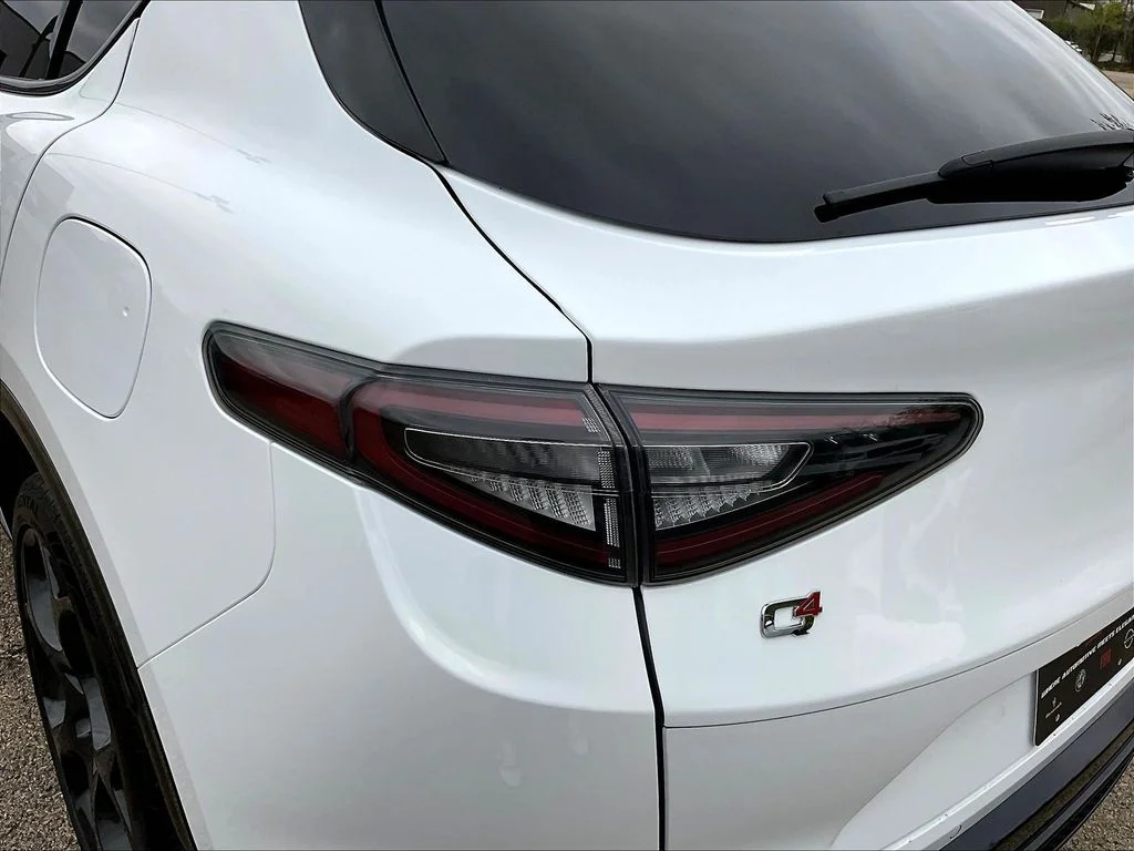Used 2024 White Alfa Romeo Veloce image 23