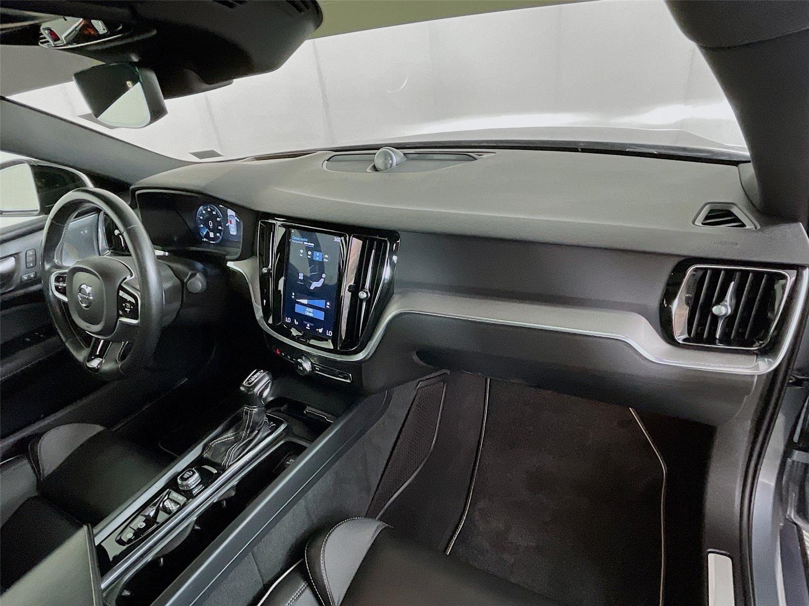 Used 2019 Pebble Grey Metallic Volvo R-Design image 33