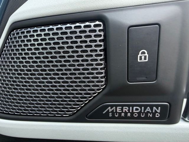 Used 2023 Blue Land Rover SE image 33