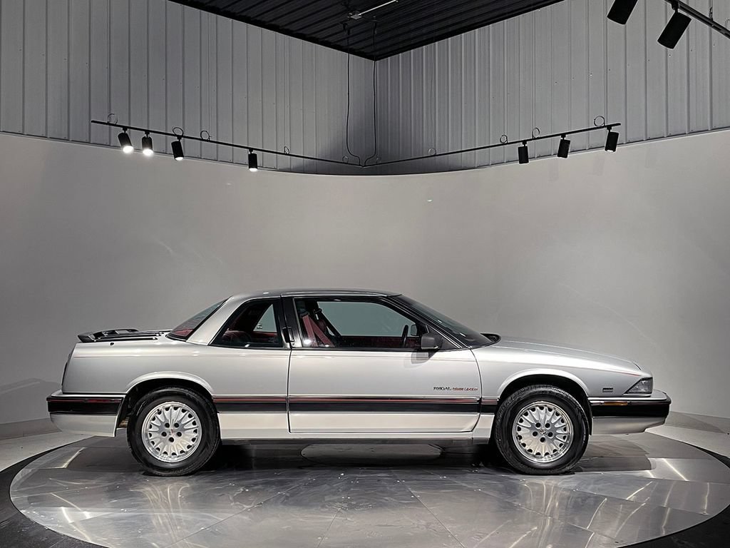 Used 1991  Buick Custom image 4