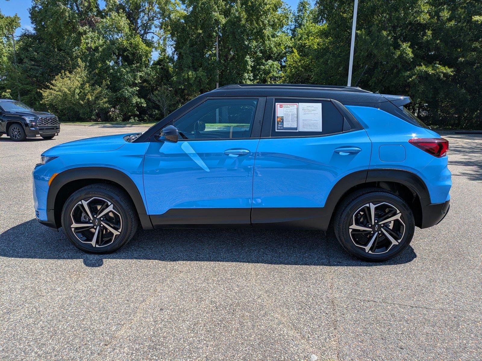 Used 2023 Fountain Blue Chevrolet RS image 7