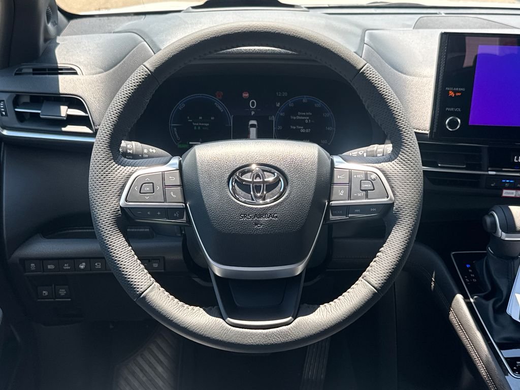 New 2026 Wind Chill Pearl Toyota Platinum image 15