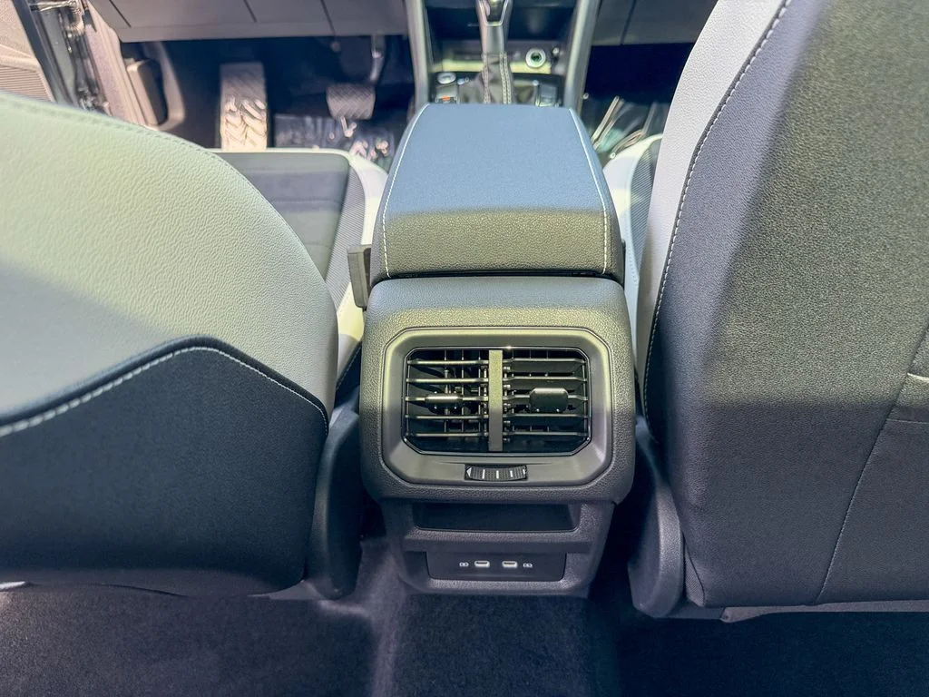 New 2026 Platinum Gray Metallic Volkswagen 1.5T SE image 23