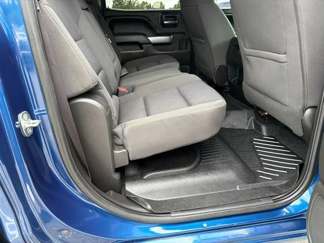 Used 2017 DEEP OCEAN BLUE METALLIC Chevrolet LT image 15