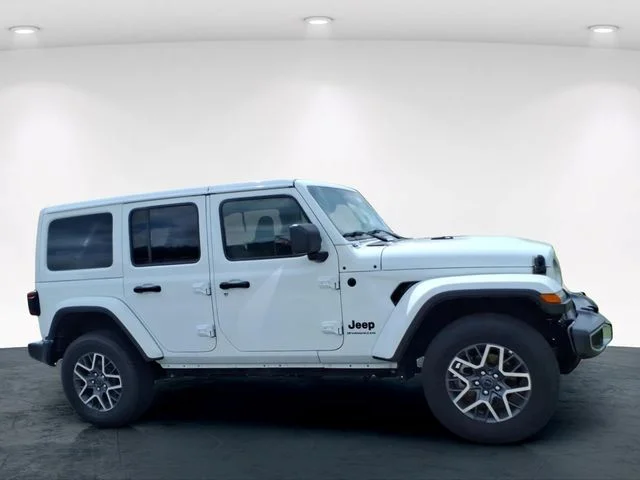 Used 2025 White Jeep Sahara image 19