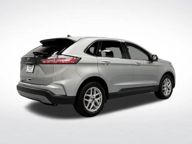 Used 2024 Silver Ford SEL image 8