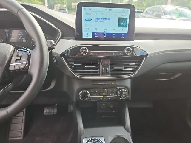 Used 2022  Ford SEL image 18