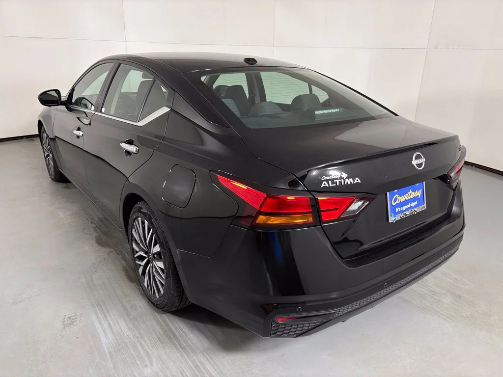 Used 2024 Black Nissan 2.5 SV image 6