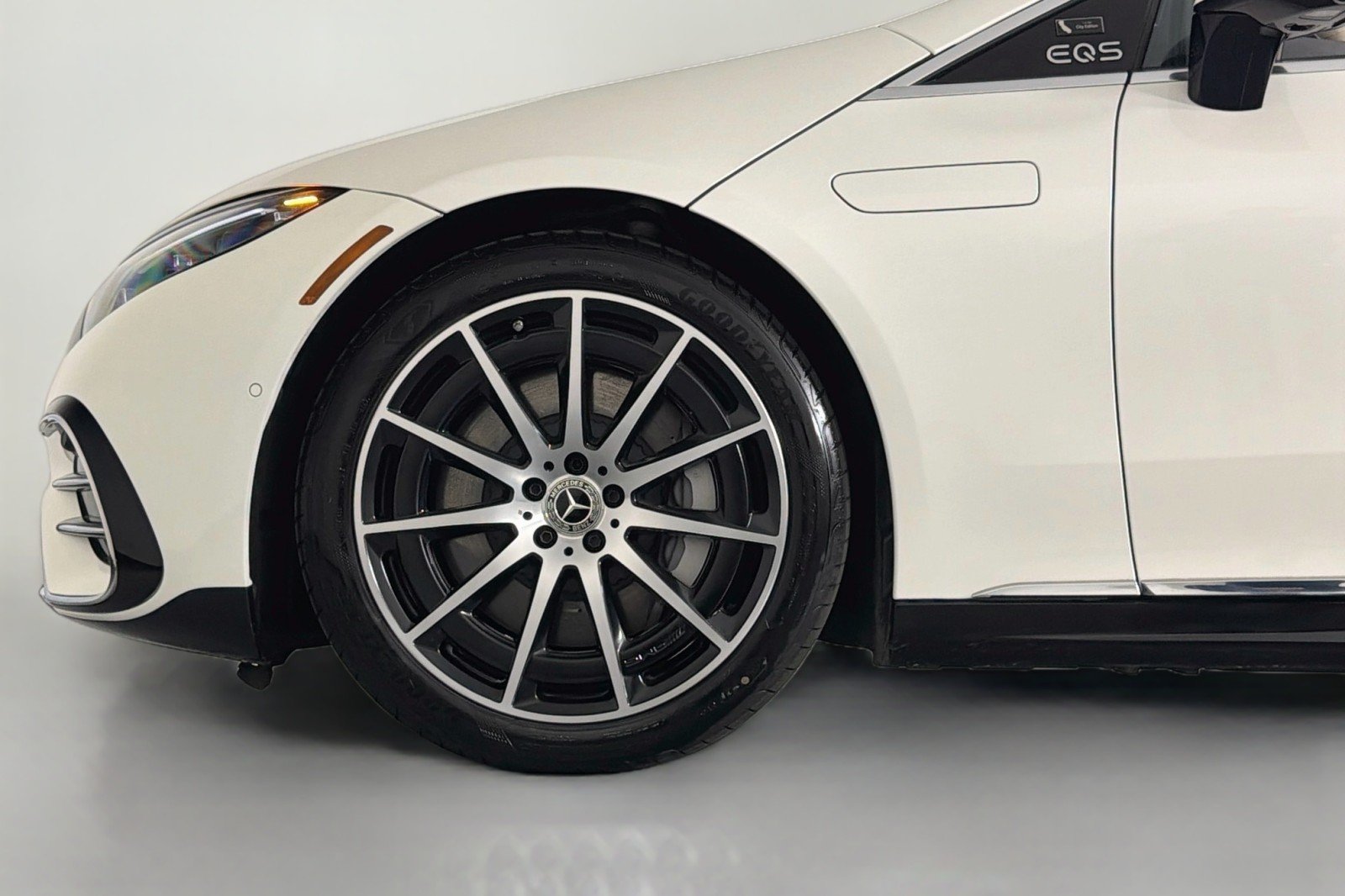 Certified Used 2023 MANUFAKTUR Diamond White Mercedes-Benz 580 image 15