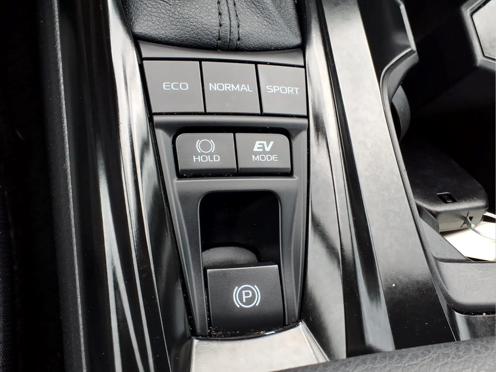 Certified Used 2025  Toyota SE image 18