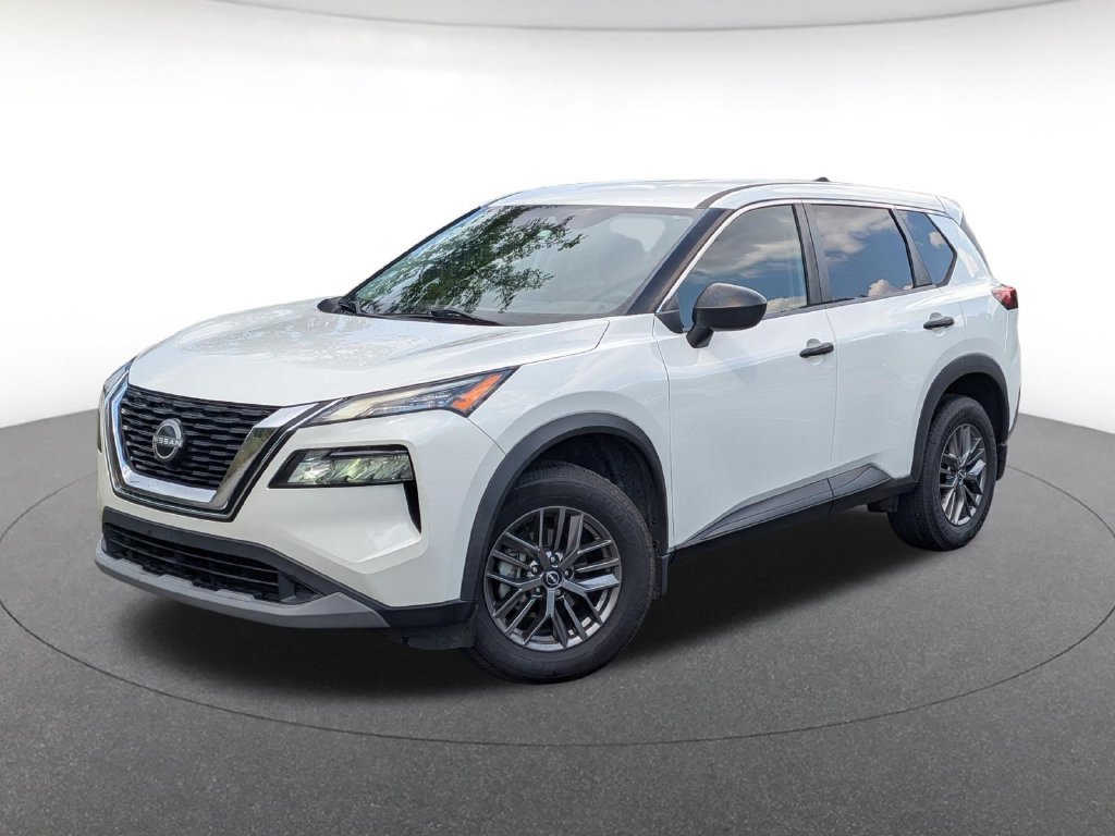 Used 2022 White Nissan S image 1