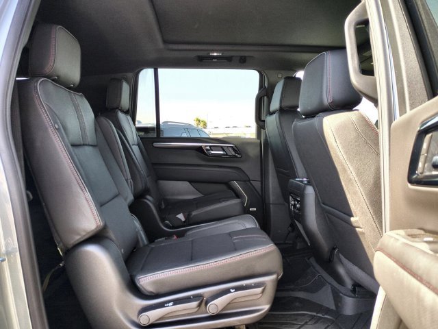 2026 Chevrolet Suburban RST - Photo 32