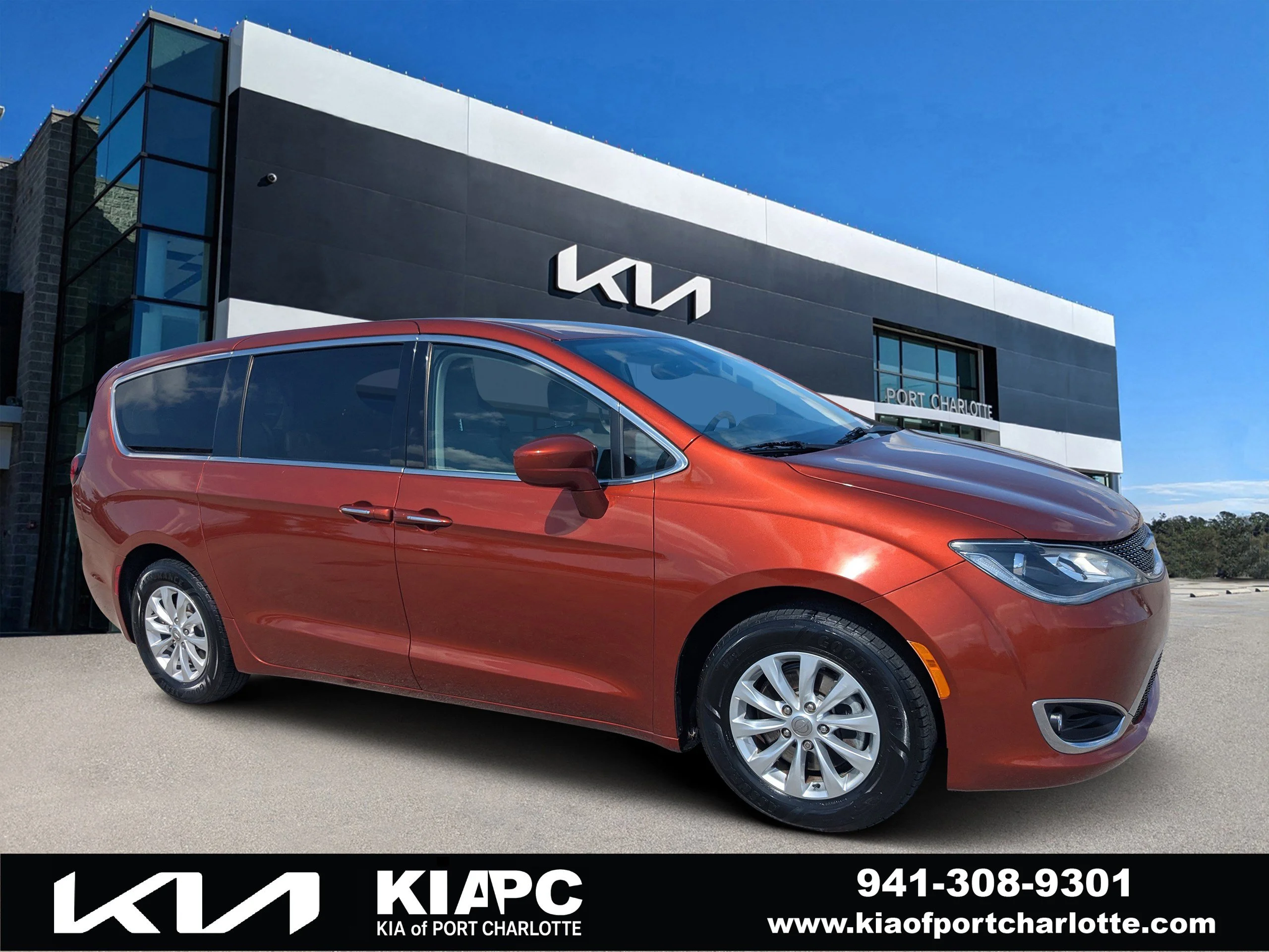 2018 Chrysler Pacifica Touring Plus's photo