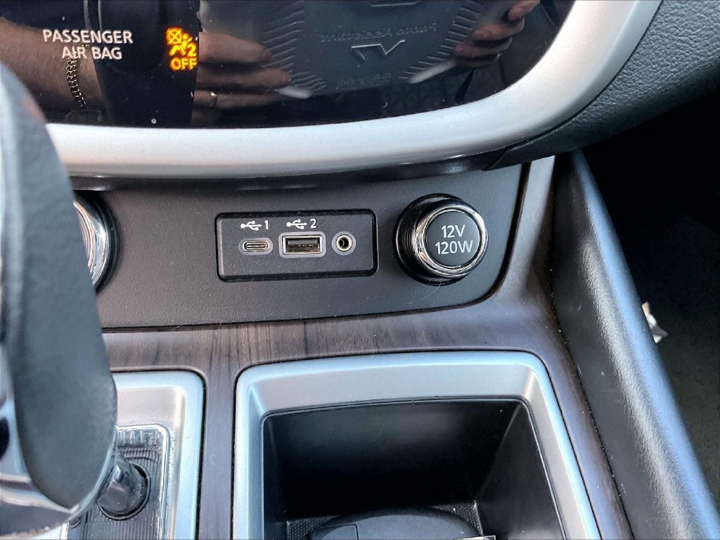 Used 2020 Pearl White Tricoat Nissan Platinum image 26