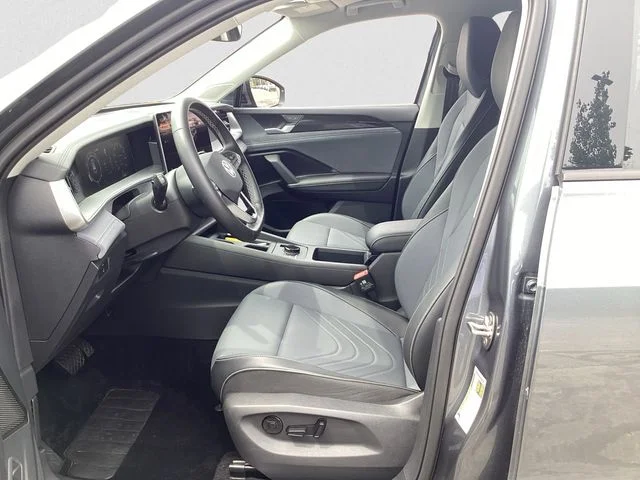 Used 2026 Platinum Gray Metallic Volkswagen 2.0T SE image 9