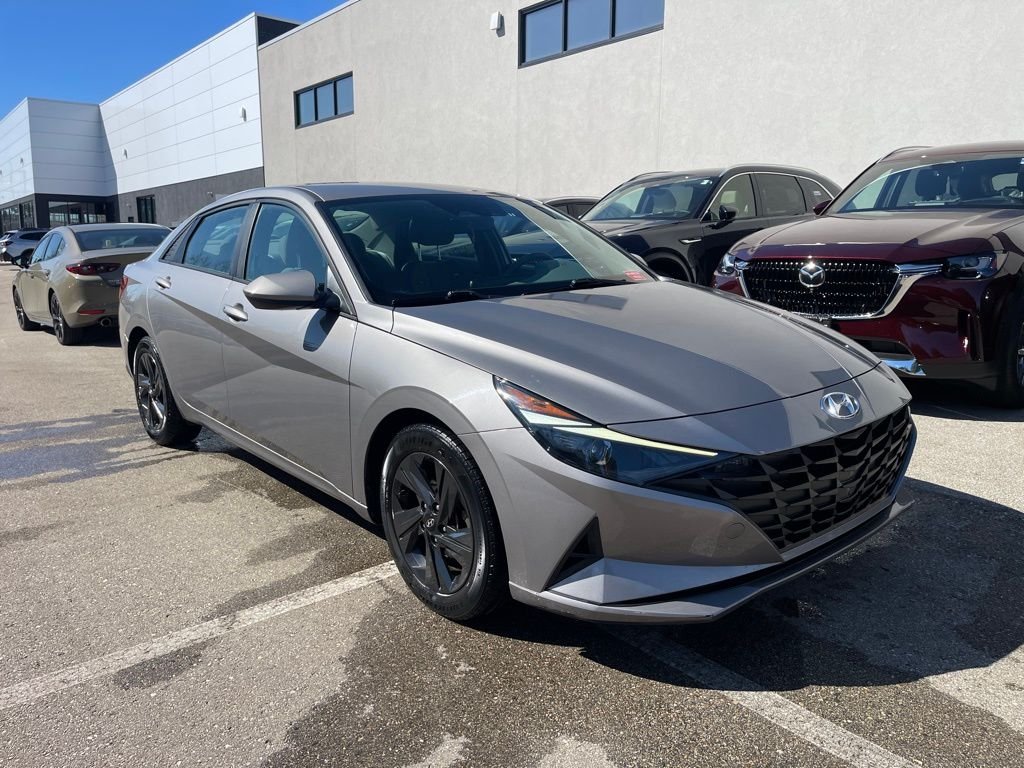 Used 2021 Hyundai Elantra SEL with VIN KMHLM4AG0MU192034 for sale in Racine, WI