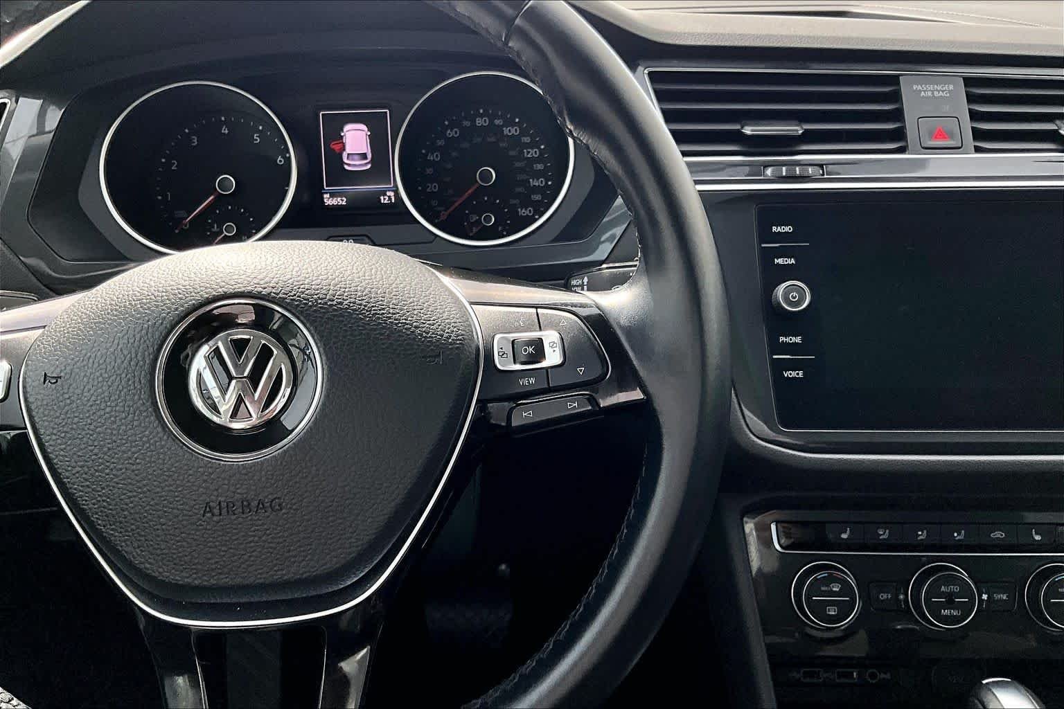 Used 2019 Pure White Volkswagen SE image 25