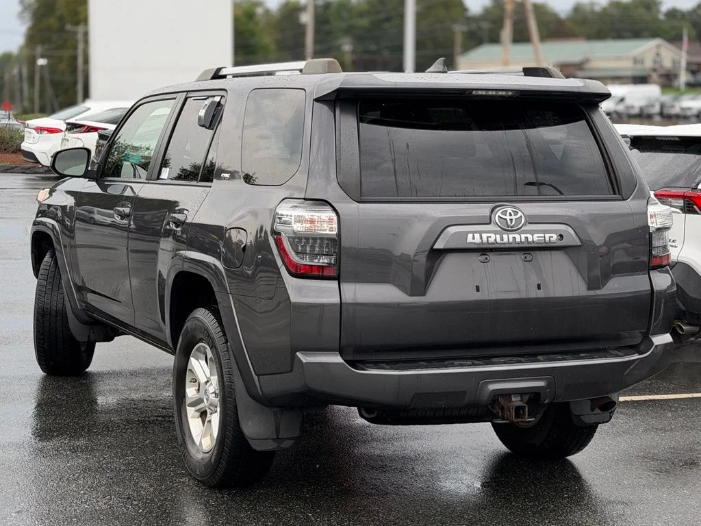 Used 2019 Gray Toyota SR5 image 3