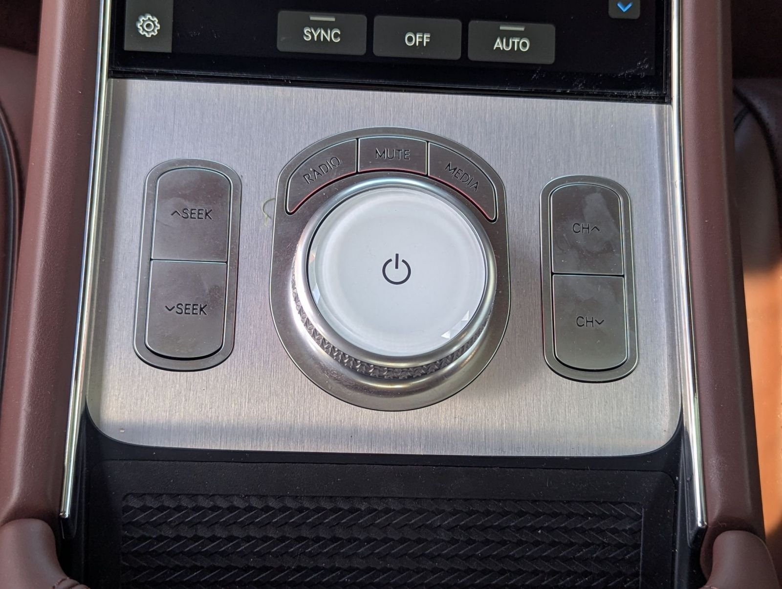 Used 2023 White Genesis 3.5T image 18