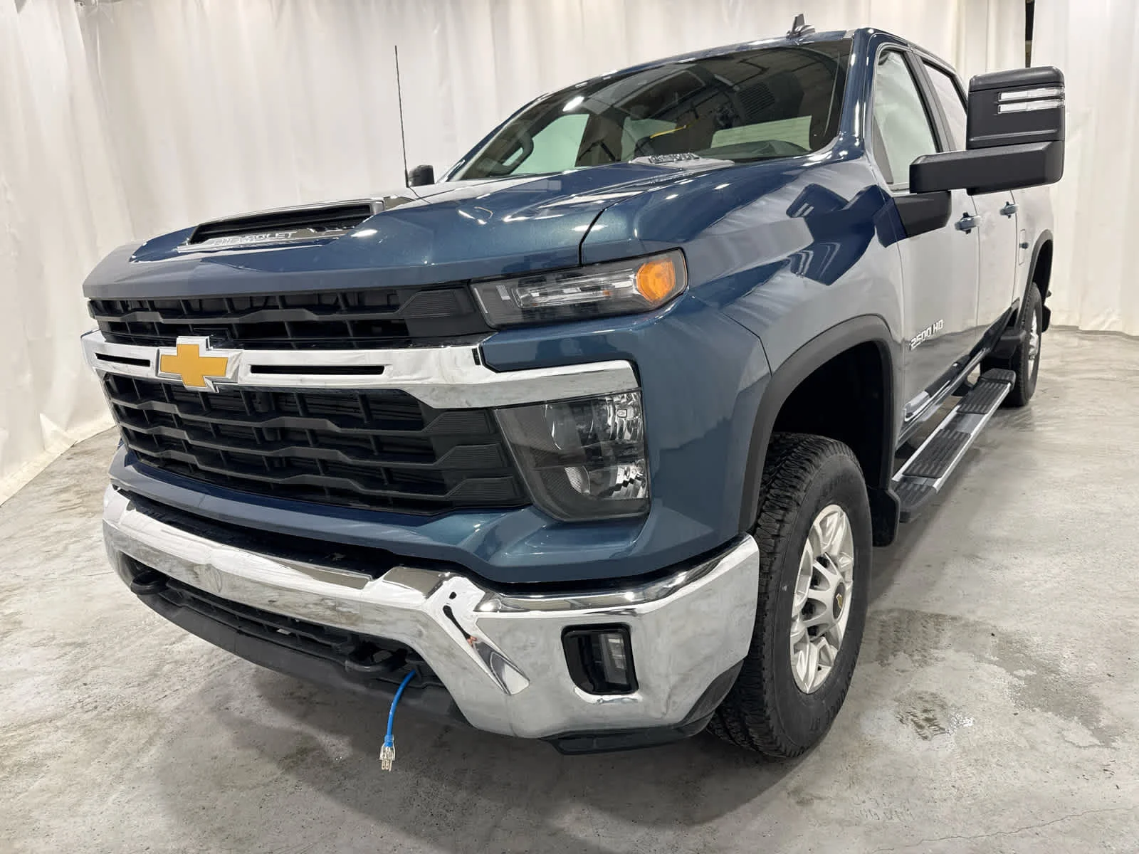 Used 2026 Lakeshore Blue Metallic Chevrolet LT image 1
