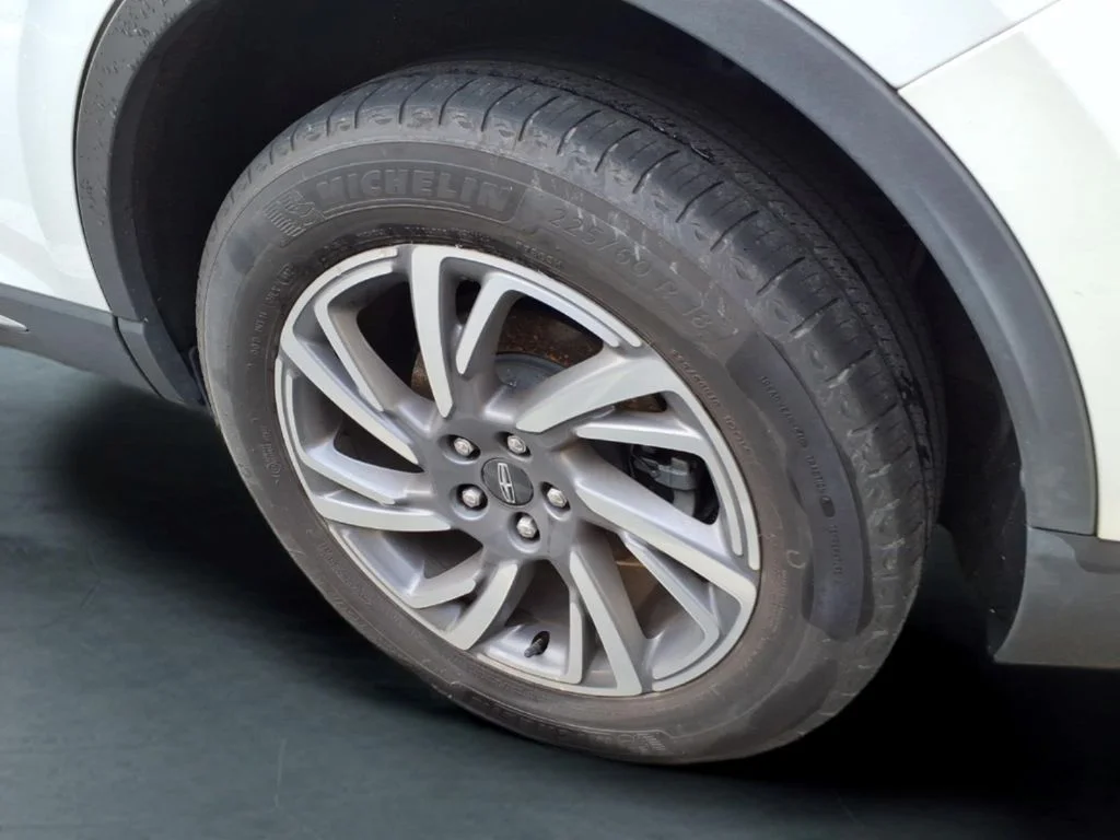 Used 2023 White Lincoln Standard image 20