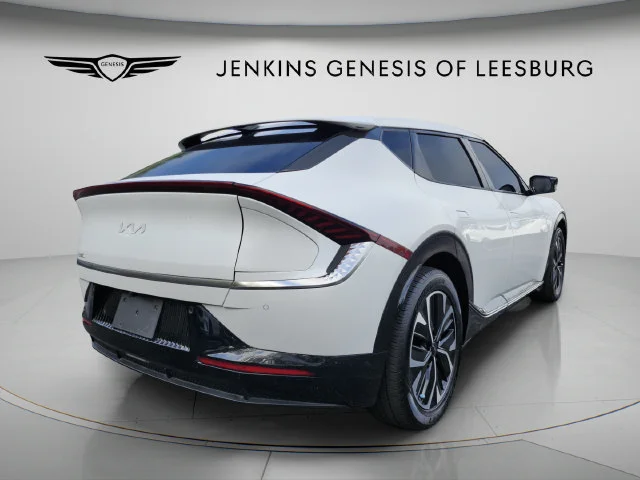 Used 2022 White Kia Wind image 5