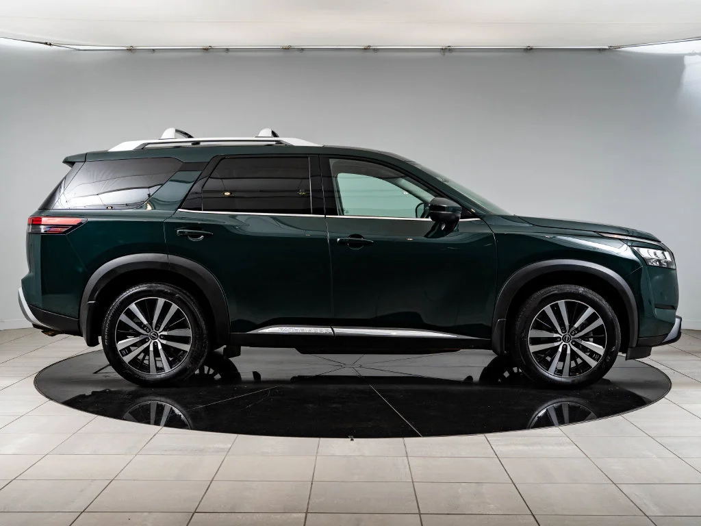 Used 2023 Obsidian Green Pearl Nissan Platinum image 11