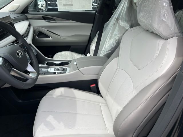 New 2027 DEEP EMERALD INFINITI Luxe AWD image 9