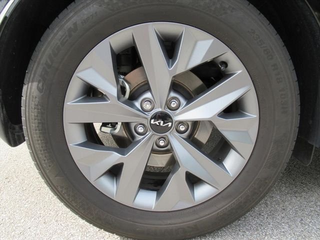 Used 2025 White Kia SX image 7