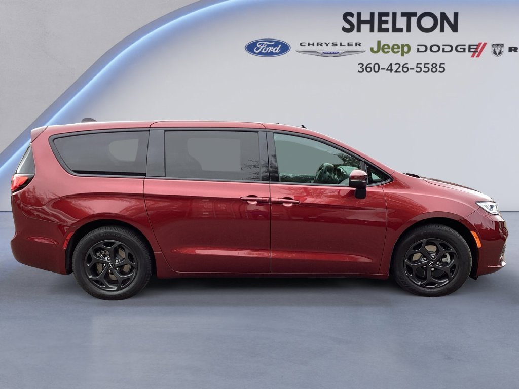 Used 2023 Red Chrysler Touring L image 5